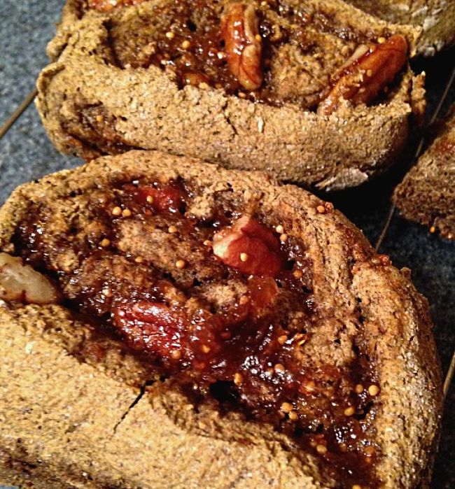 You can add nuts and other fruit to the figs in the filling. You can also enhance the flavor with citrus, spices and fresh herbs